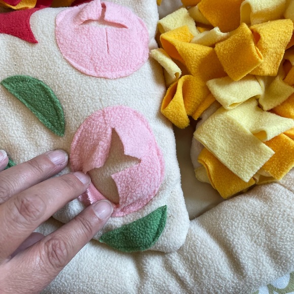 Injoya canine enrichment snuffle mat, removable & washable pizza slices - Picture 3 of 7